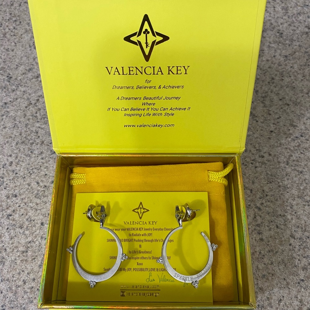 Silver Valencia Key Sparkle Believe small hoop earrings in excellent condition
